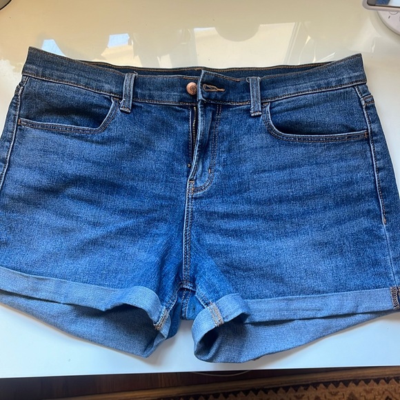 Old Navy Cuffed Denim Shorts - Picture 1 of 2